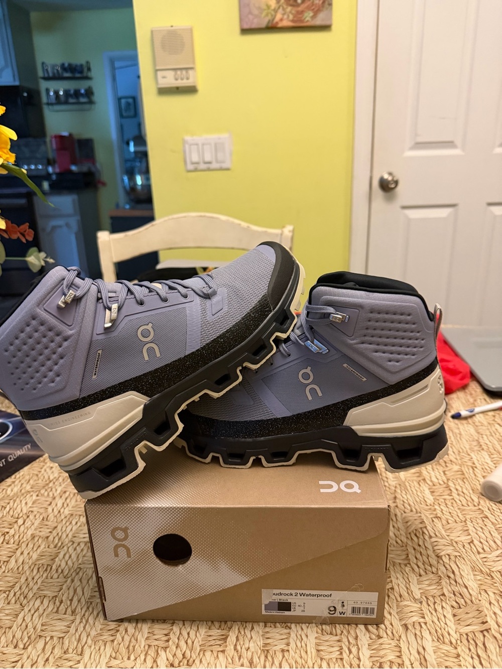ON CLOUD CLOUD ROCK 2 Waterproof Hiking Boots sz 9 woman new in box !!